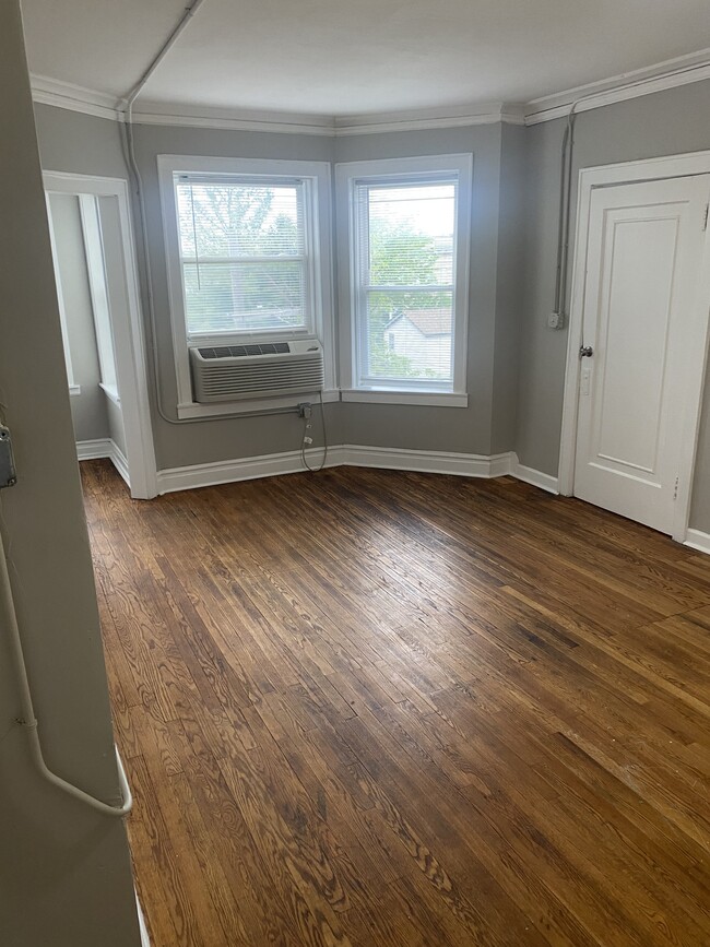Photo - 5945 Hyslop Pl Unit 305
