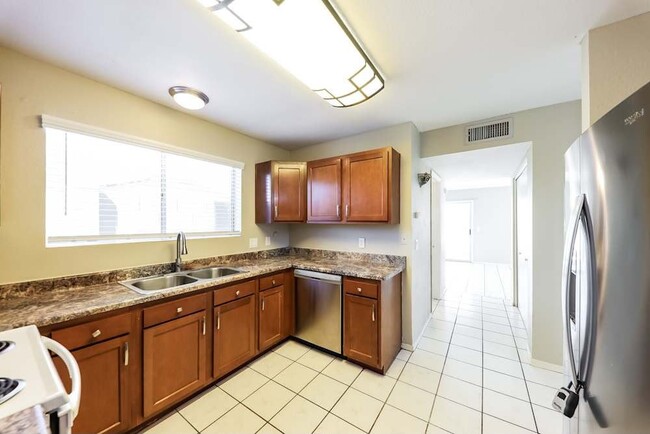Photo - 1014 E Marco Polo Rd