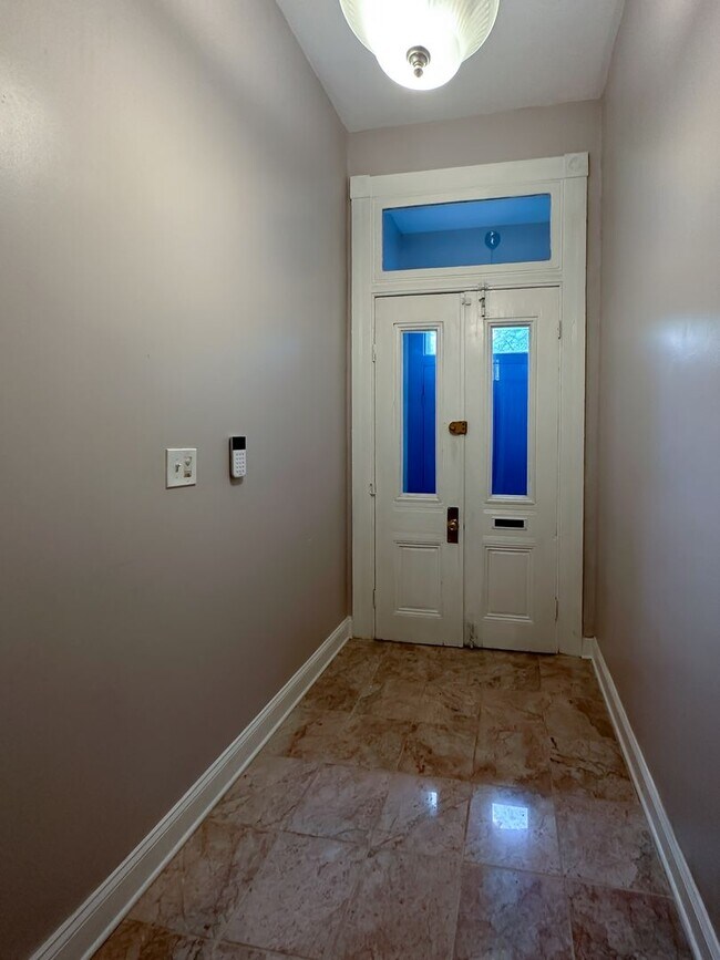 Photo - 1713 Bolton St Unit 2