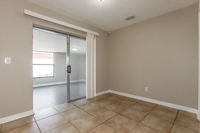 Photo - 1901 Derbywood Dr