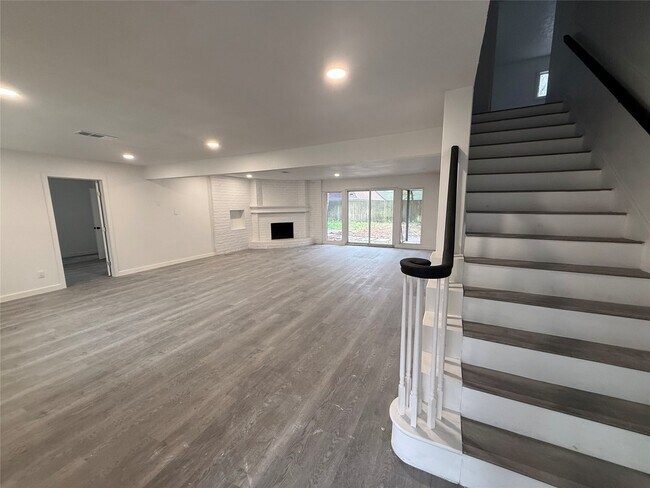 Photo - 1111 Caspian Ln