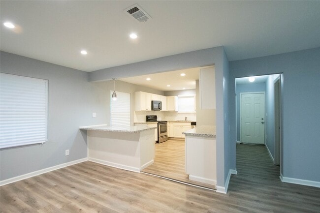 Photo - 4130 Galesburg St