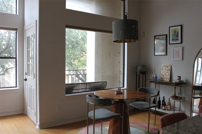 Building Photo - 4402 Lillian St Unit 6 Rental