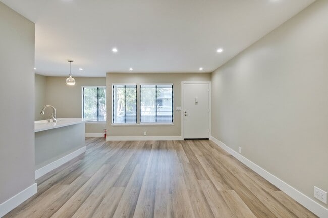 Photo - Stunning Modern Almost New Condo, Pets Welcome!