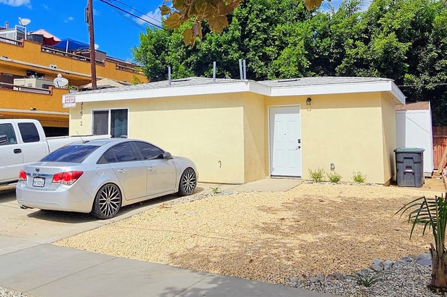 Building Photo - 315 E 16th St Unit 2