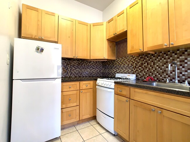 928 Amsterdam Ave Unit 1