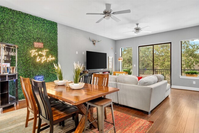 Photo - 2104 Webster St