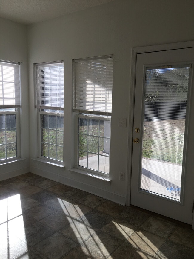 Photo - 17 Gracie Ln