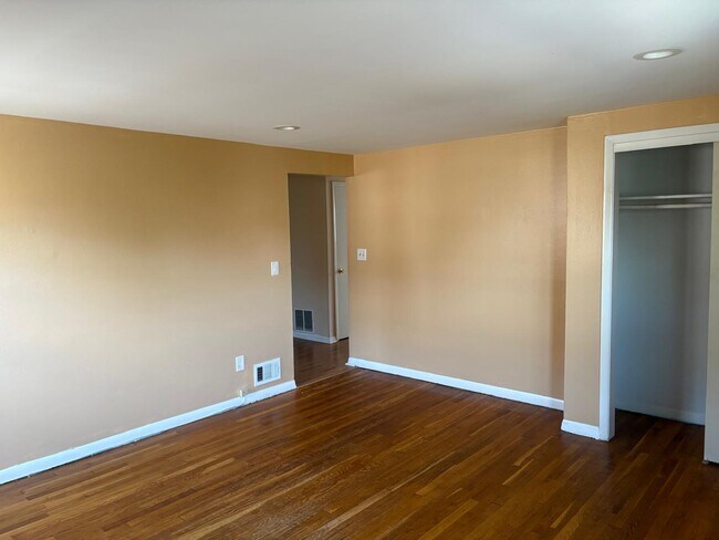 65 Campbell Ave Unidad Two family home