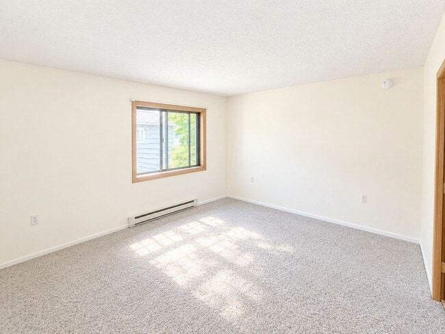 50 Hawthorne Cir