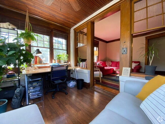 Building Photo - 1879 Portland Ave Rental
