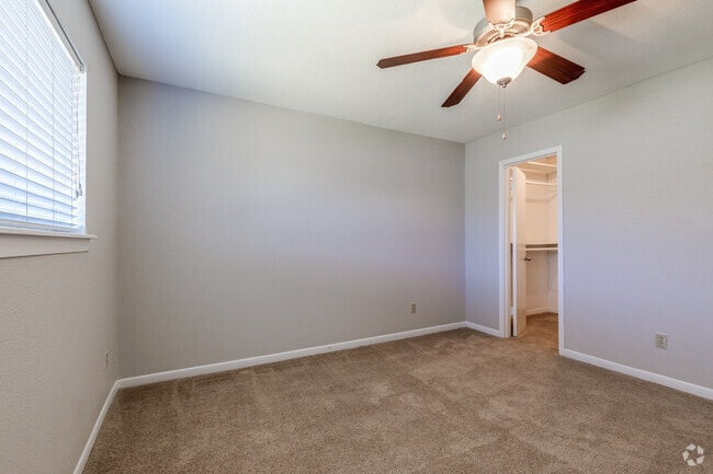 2 BR, 2 BA - 1075SF Secondary Bedroom - Memorial Fountain