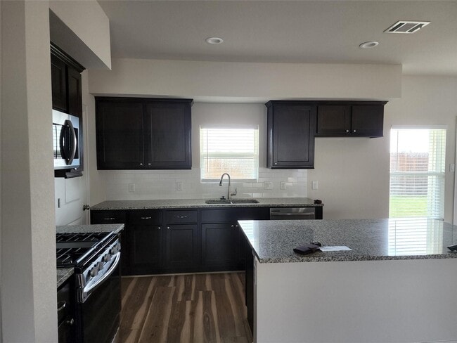 Photo - 1605 La Delle St