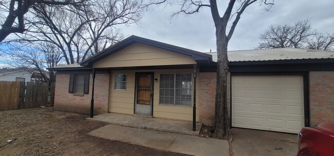Beautiful and Spacious Home with a Large B... - Beautiful and Spacious Home with a Large B...