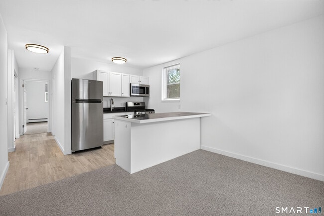 Building Photo - 1 Walter Ave Unit 42