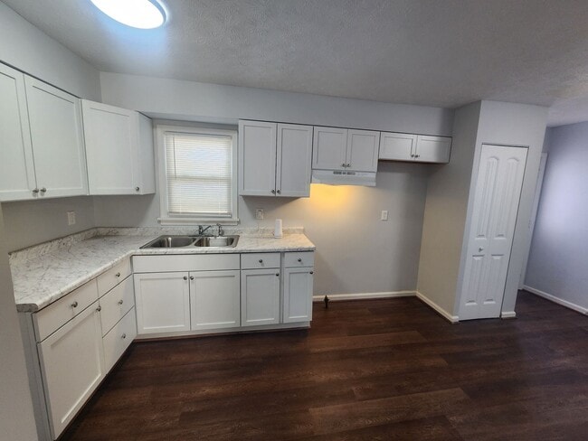 Photo - Renovated 3 bedroom 1 bath home in Valley Station!