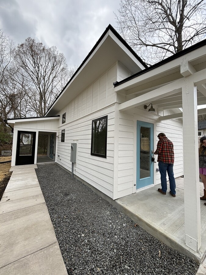 Photo - 419 W Corbin St