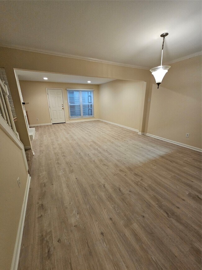 Photo - 1809 Saxony Ln