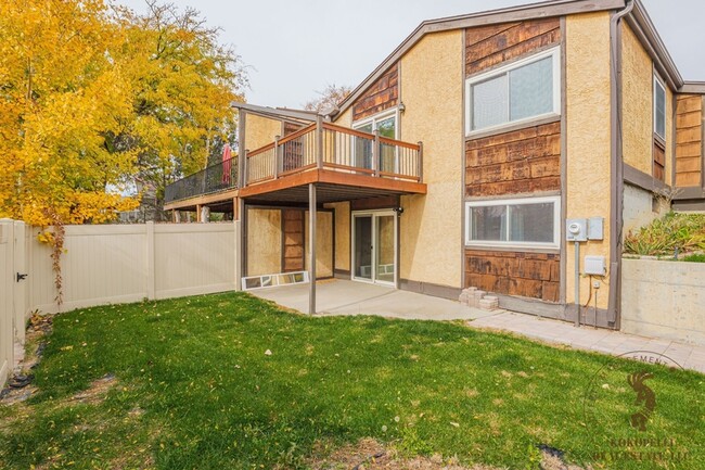 Photo - 1043 Lakeside Dr