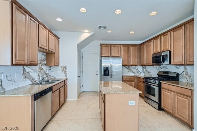 Building Photo - 665 Calamus Palm Pl