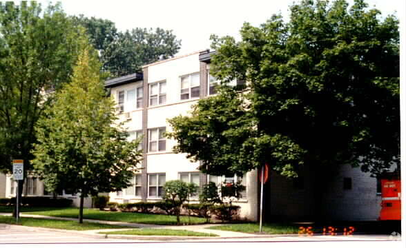 Photo - 2700-2702 W Pratt Ave Apartments