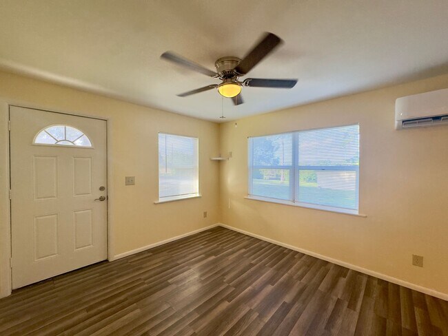Photo - Cozy Two Bedroom, One Bath Single Family H...