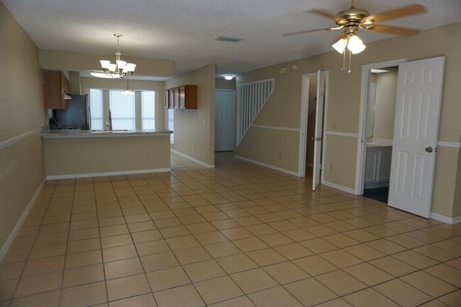 Photo - 3 bedroom 2.5 Bathroom townhome with fence...