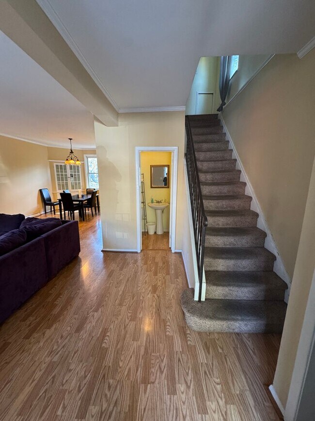 Photo - 5 Bedroom 2.5 Bath in Squirrel Hill