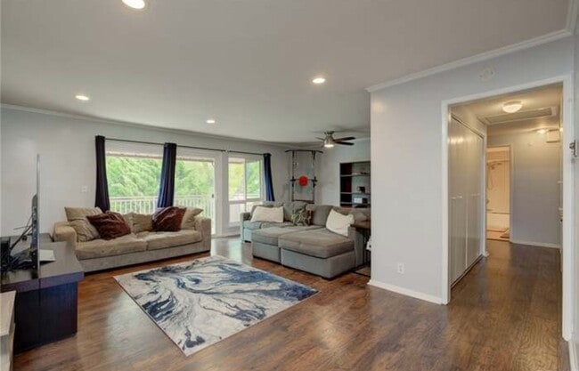 Building Photo - 3220 Merrill Dr Unit 22