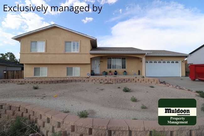 Pueblo West Living Near Desert Sage! Avai... - Pueblo West Living Near Desert Sage!  Avai... House