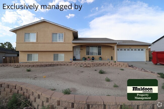 Building Photo - Pueblo West Living Near Desert Sage!  Avai... Rental