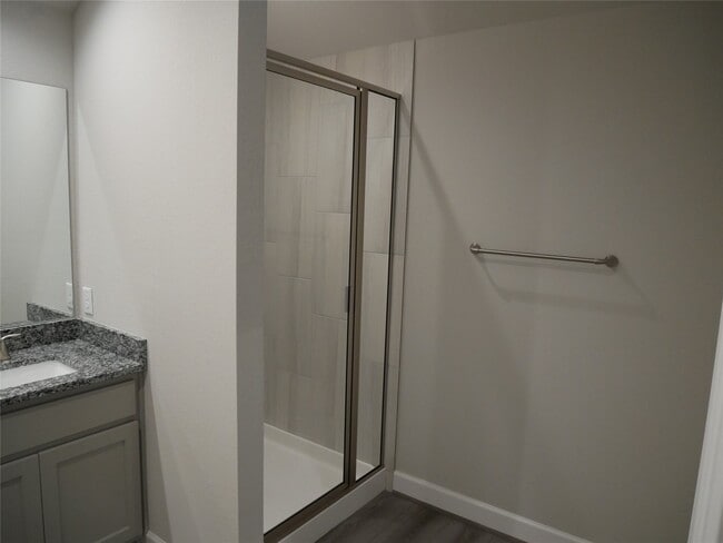 Photo - 1621 La Delle St