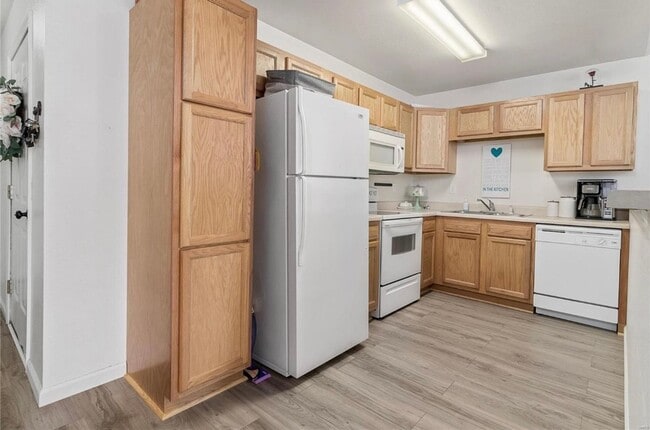 Photo - Duplex close to post