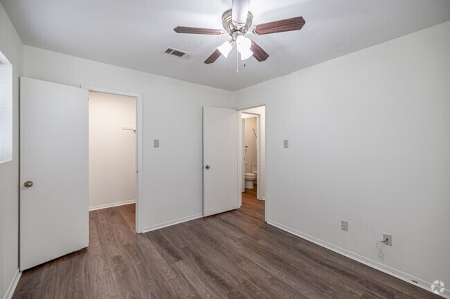 2BR, 1BA - 772SF - Primary Bedroom