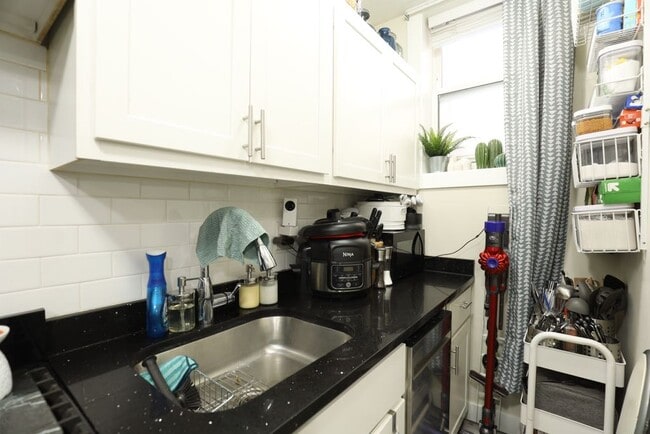 Photo - 648 W Roscoe St Unit GN