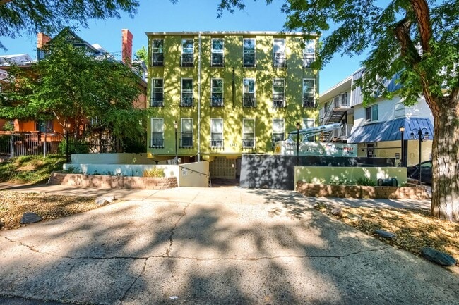 Building Photo - 2 Bedroom condo in Denver