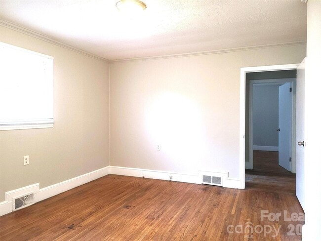 Photo - 90 Creswell Dr NE
