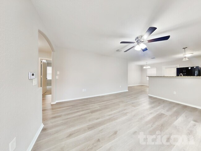 Photo - 6647 Hartnet Fields