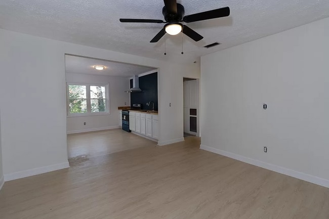 Photo - CUTE COZY HOME READY FOR RENT FROM MAY 10TH!