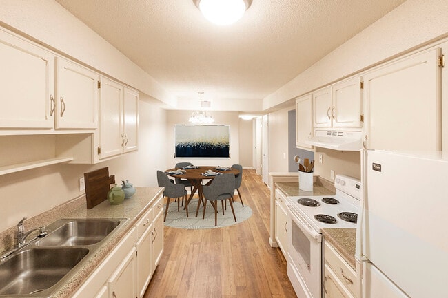 Four Seasons Apartments