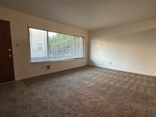 Photo - 5926 Fauntleroy Wy SW