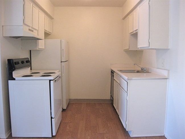 Photo - Pine Lake Apartments