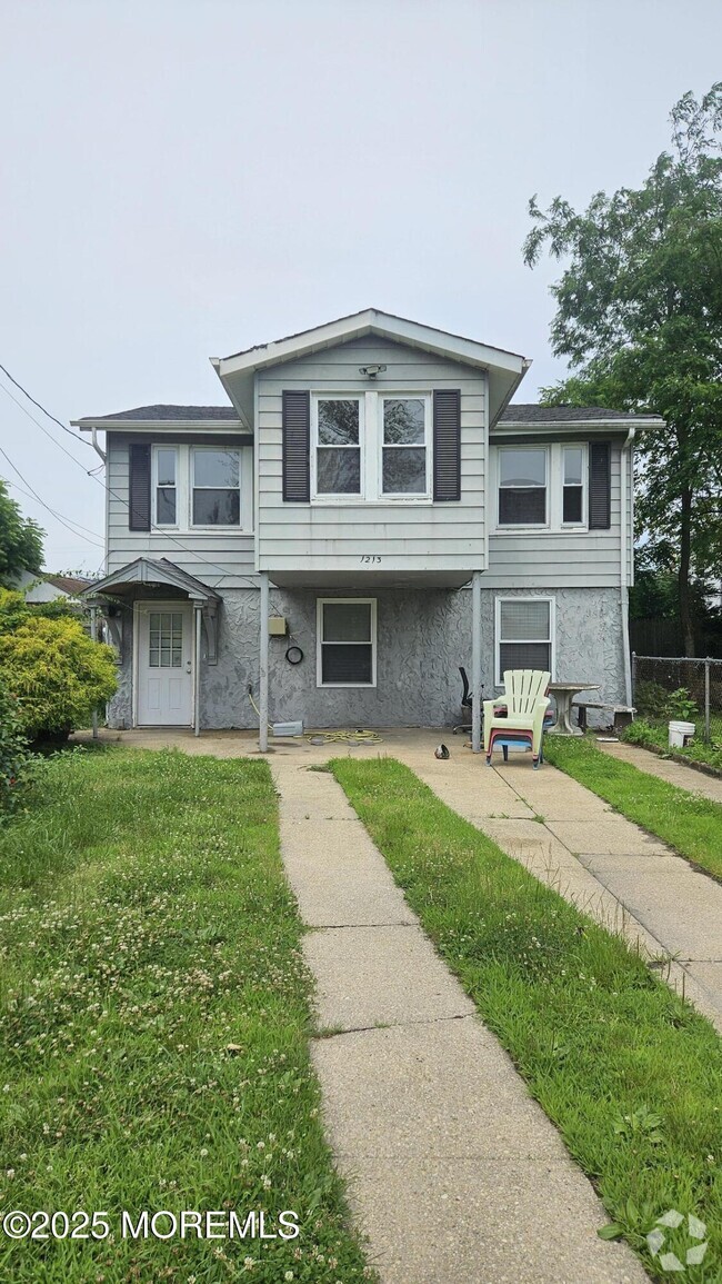 Building Photo - 1213 7th Ave Rental