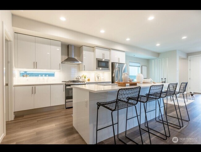 Photo - 4Bd/2.5Ba Black Diamond House