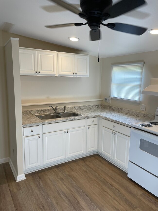 Kitchen - 243 Cobb St Unit A