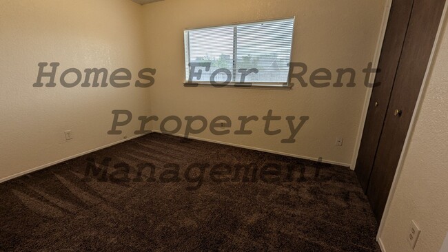 1051 W Thurman Ave