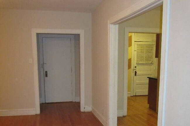 Photo - 3847-3857 N Linder Ave