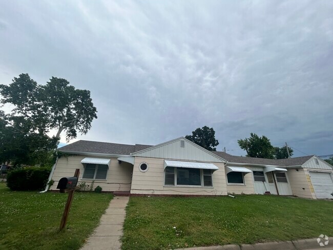 Building Photo - 417 W Claflin Ave Rental