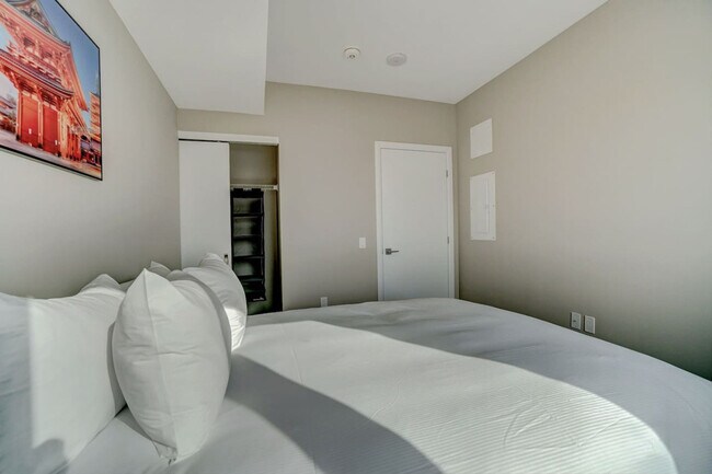 Photo - 1140 Wellington St. W Unit ID1222986P