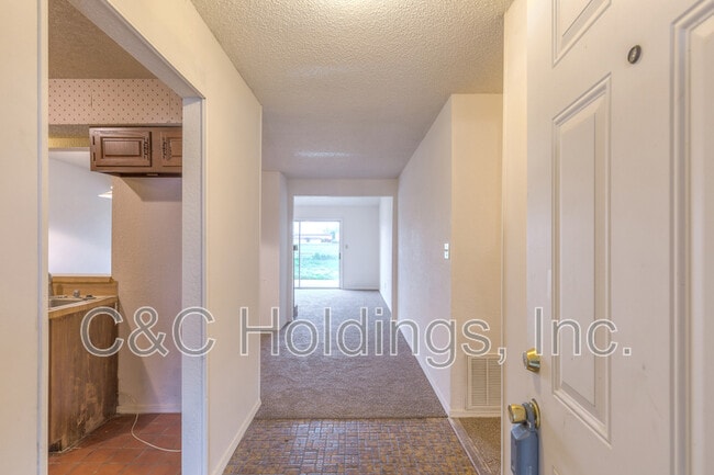 Photo - 304 W Quantico St